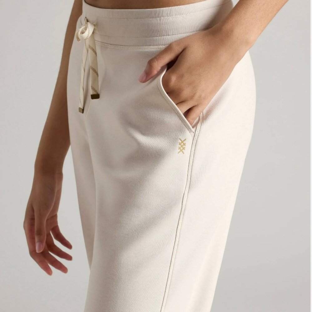 Rhone Dreamglow Jogger in Sand